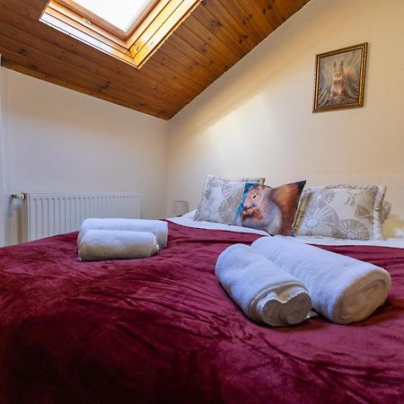 Kismokus Apartman Eger Buitenkant foto