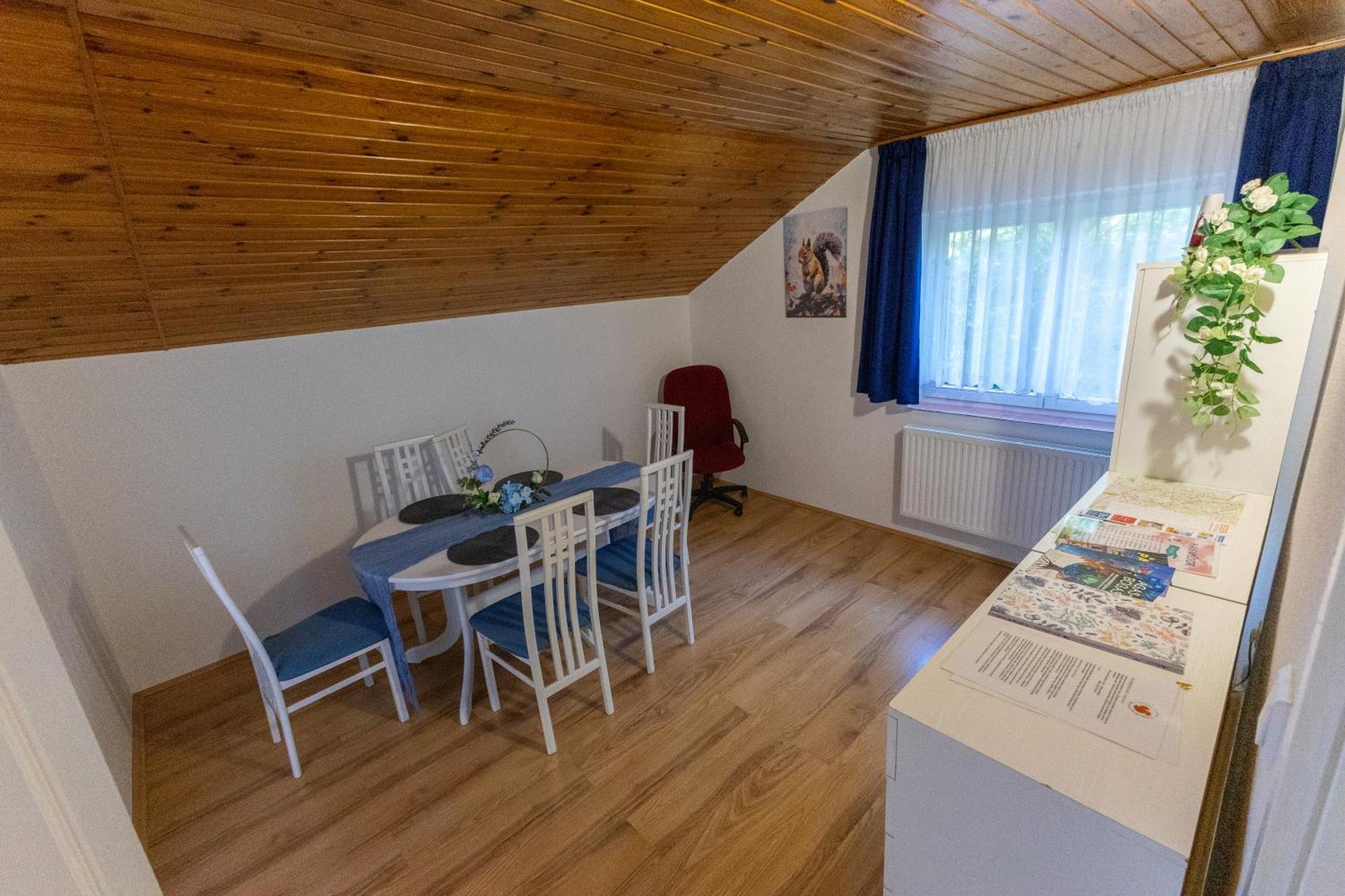 Kismokus Apartman Eger Buitenkant foto