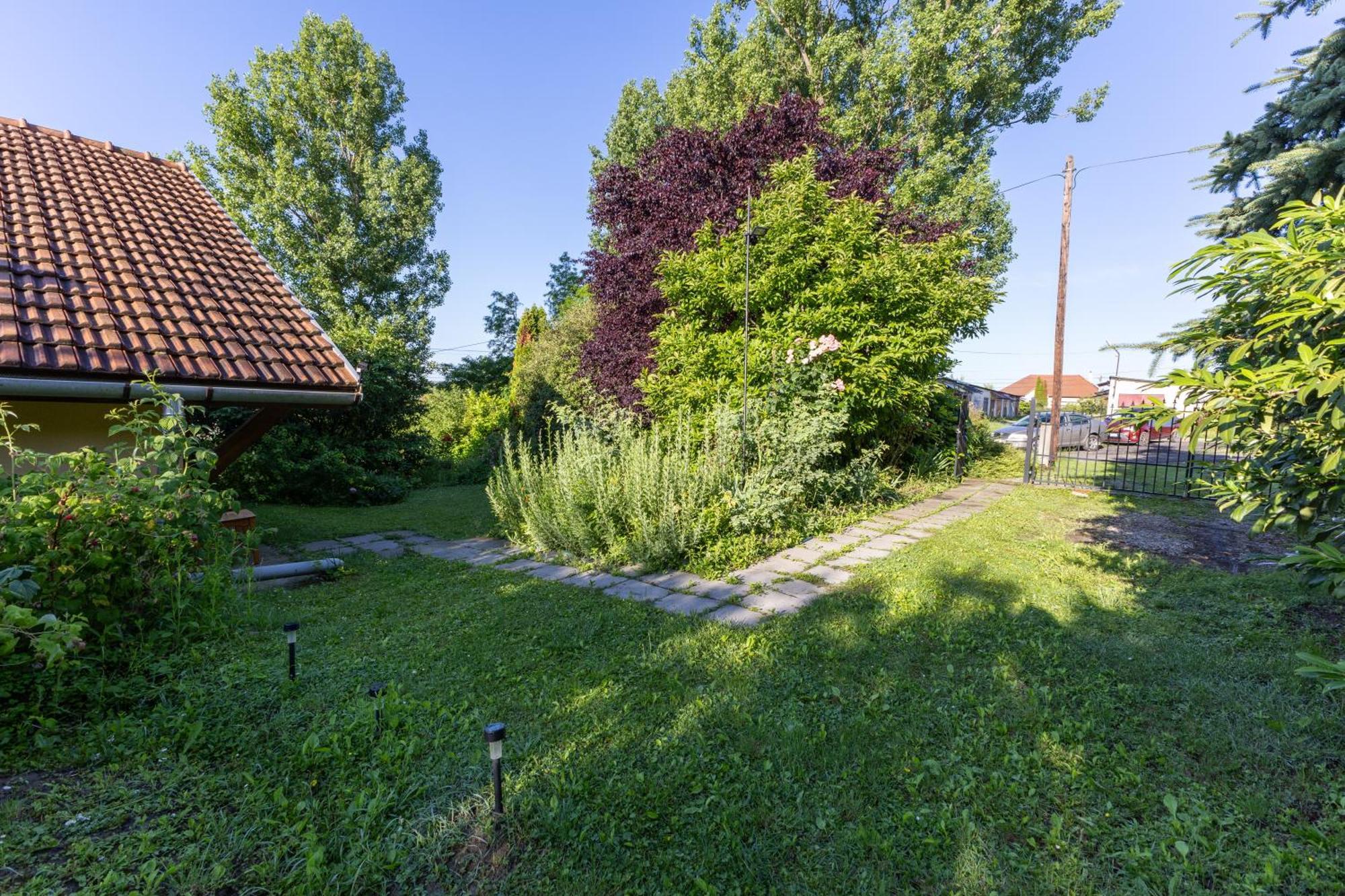 Kismokus Apartman Eger Buitenkant foto